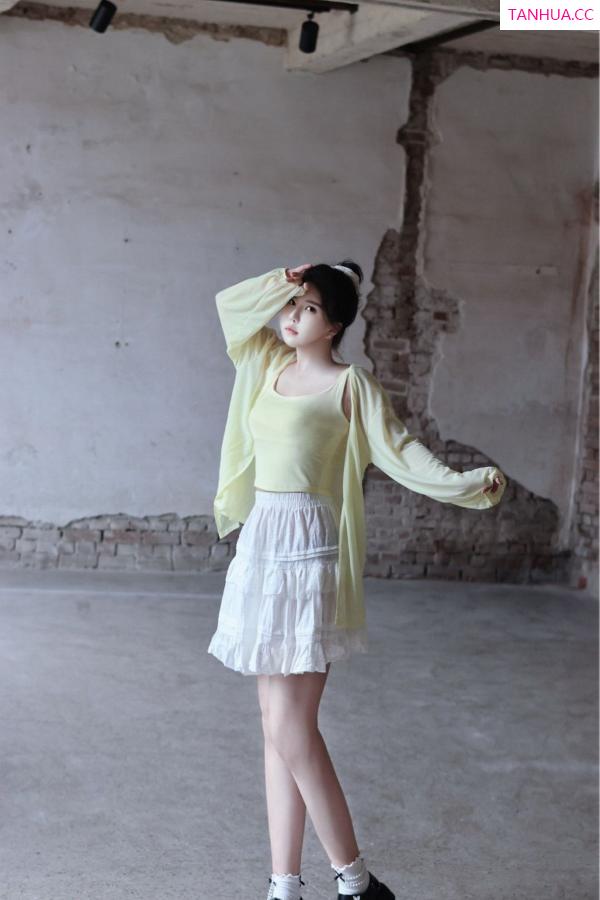   [XiuRen]高清写真图 2024.08.16 No.9024 小薯条nienie 美乳性感第89张图片